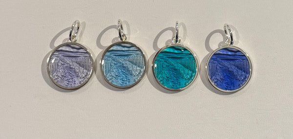 LOLA Find Your Path Pendant