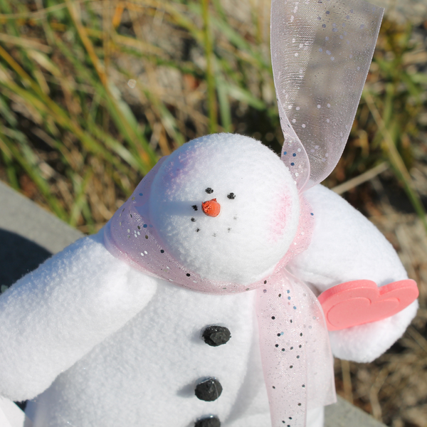 Sandy Pants Snowman with Flower Bouquet & Heart